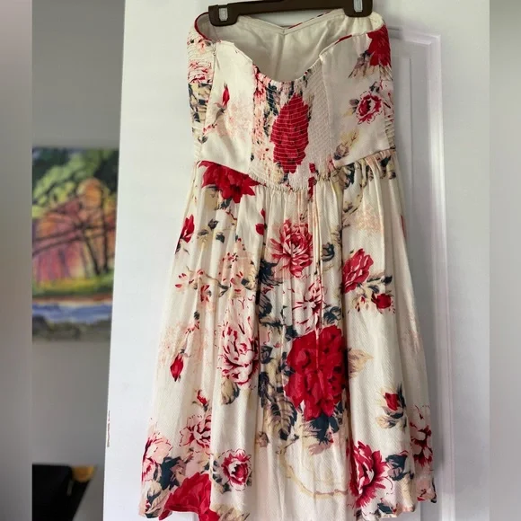 Small Urban Outfitters Strapless Dress— Fun Floral Pattern - Picture 10 of 11